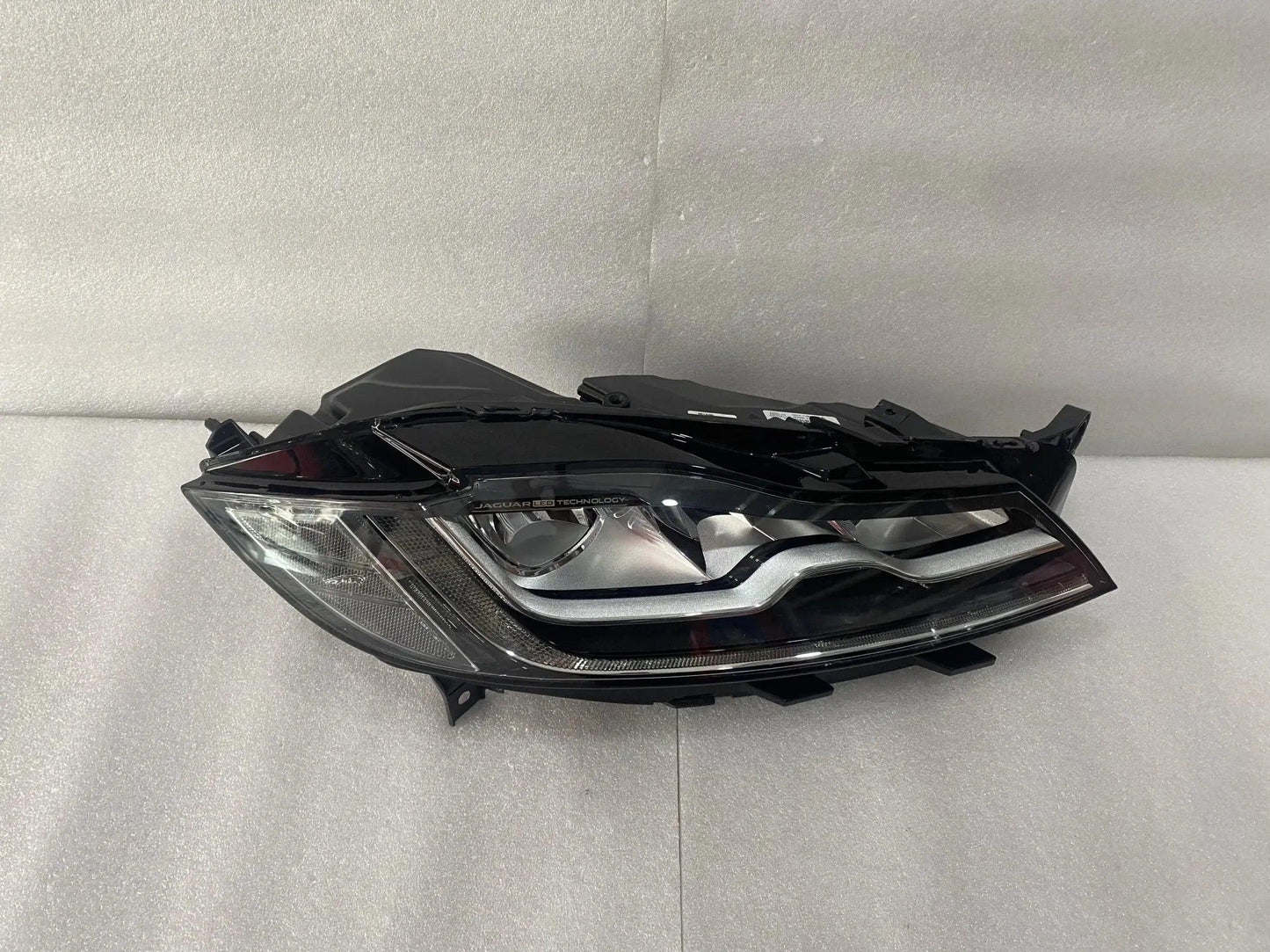 High quality headlights suitable for Jaguar XF LED headlights 2016-2019 lighting system Jaguar XFL LED headlights - Auto Part Pro Switzerland